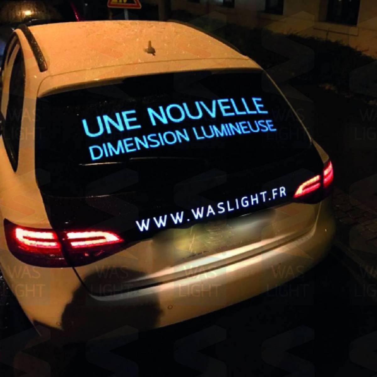 Mise en place et installation d'une vitrophanie lumineuse sur véhicule de  la société WAS LIGHT - Vente de film de vitrine lumineux à Lyon - WAS LIGHT